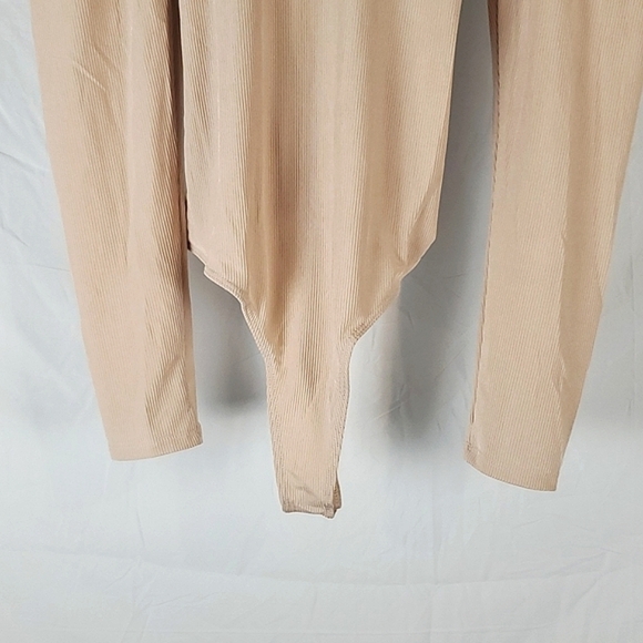 Astr The‎ Label Open Back Cream Ribbed Bodysuit - Picture 3 of 7